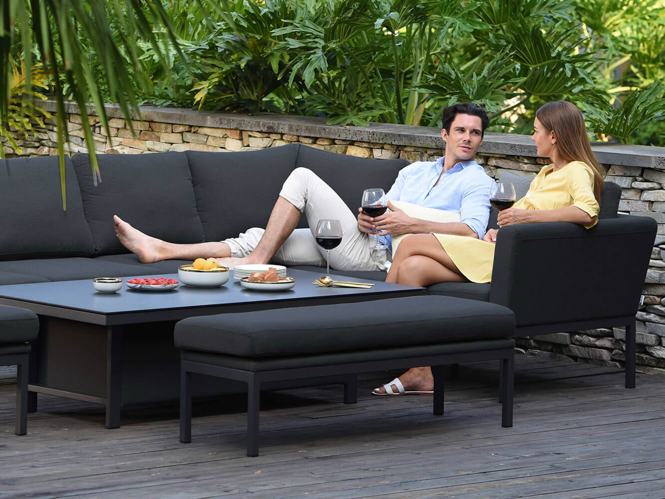 Conjunto de Jantar de Canto com Mesa Elevatória Argenta Conjunto de Jantar de Canto com Mesa Elevatória Argenta