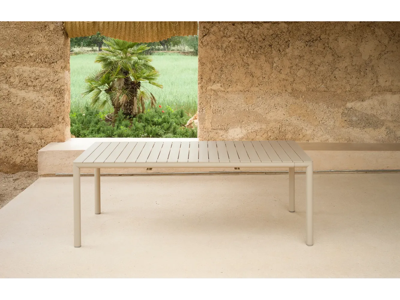 Table Tevere 147 Ext. - CORDA