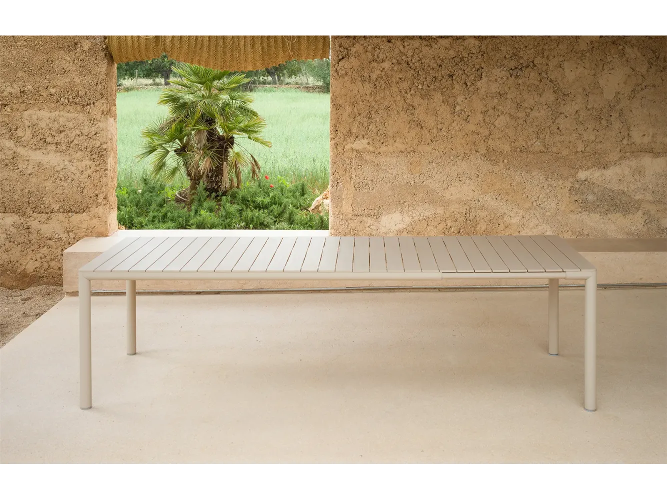 Table Tevere 147 Ext. - CORDA