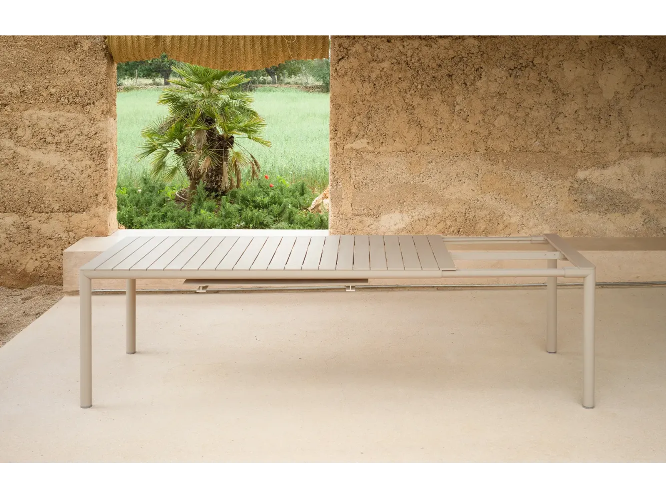 Table Tevere 147 Ext. - CORDA